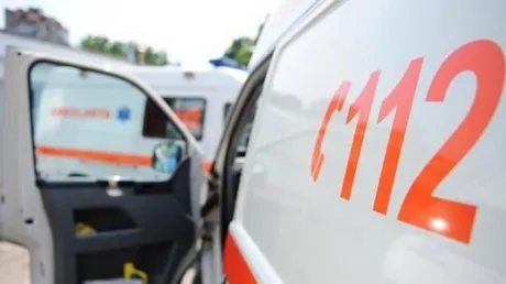 Un tânăr, beat la volan, a intrat cu mașina într-un cap de pod