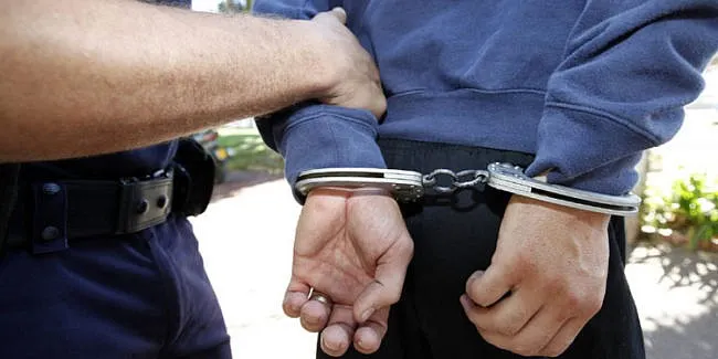 Doi polițiști din Neamț, loviți de un scandalagiu