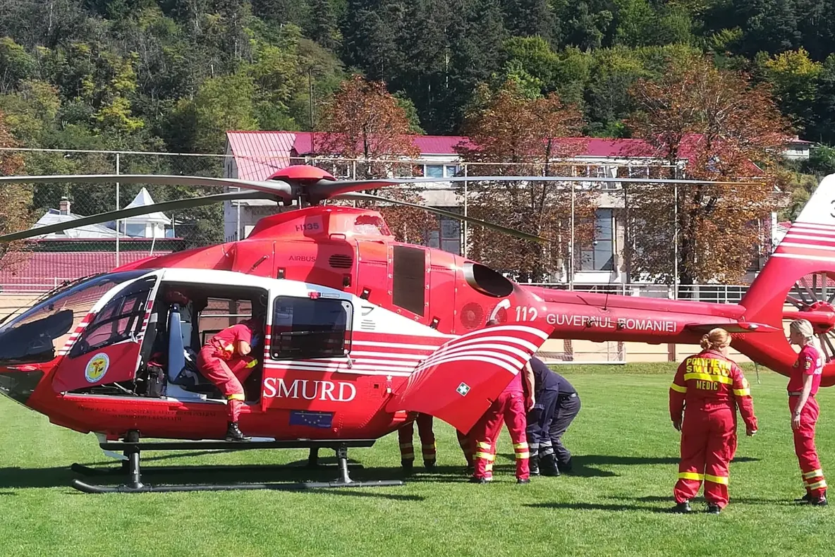 Bărbat împuns de o vacă, transferat cu elicopterul SMURD la un spital din Iași