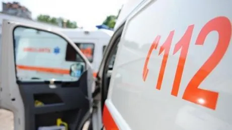 Pieton călcat de ambulanță