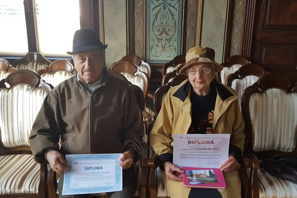 Profesorul Cecilia Pal și inginerul  Dumitru Dandiș, cei mai în vârstă utilizatori ai Bibliotecii ”George Radu Melidon”