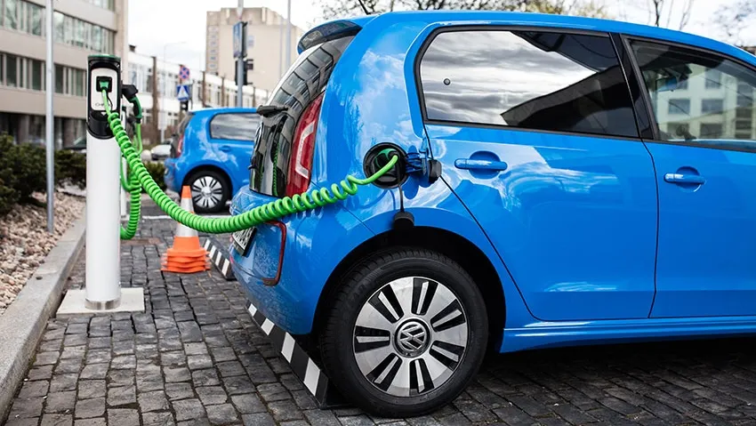Șase stații de încărcare vehicule electrice, la Piatra-Neamț