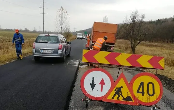 A început reabilitarea drumului Săvinești - Costișa