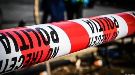 Cadavrul unui bărbat descoperit la 12 ore de la deces