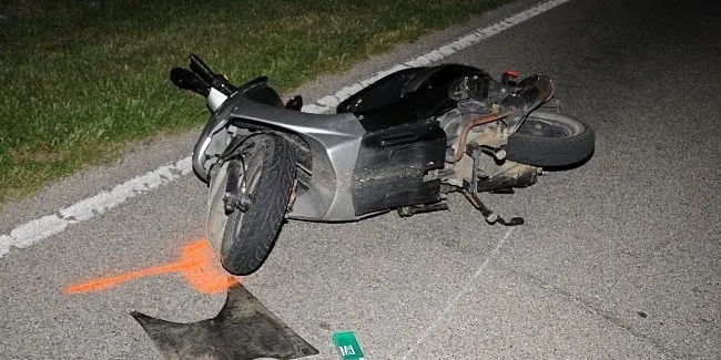 În comă, la spital, după un accident cu scuterul