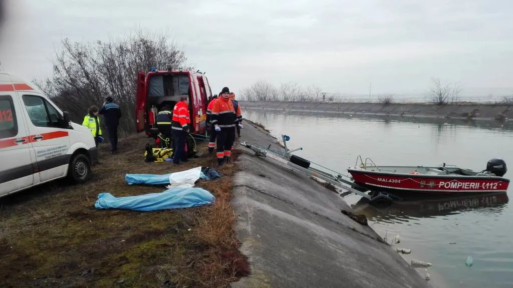 Trupul fetei care s-a aruncat în Bistrița a fost găsit. Scafandrii au mai găsit încă un cadavru (FOTO)