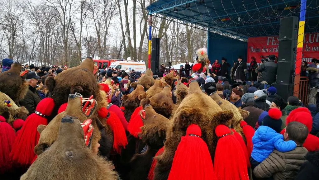 Datini și obiceiuri de iarnă la Roznov (FOTO)