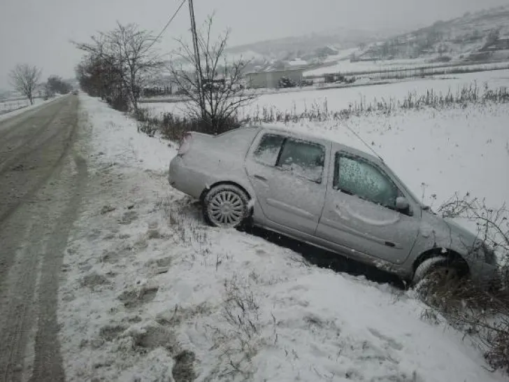 Alcoolul l-a scos în decor unde a și abandonat mașina