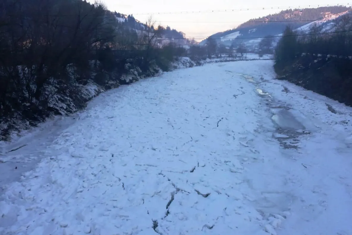 Zăpor de 5 kilometri pe Bistrița (FOTO)
