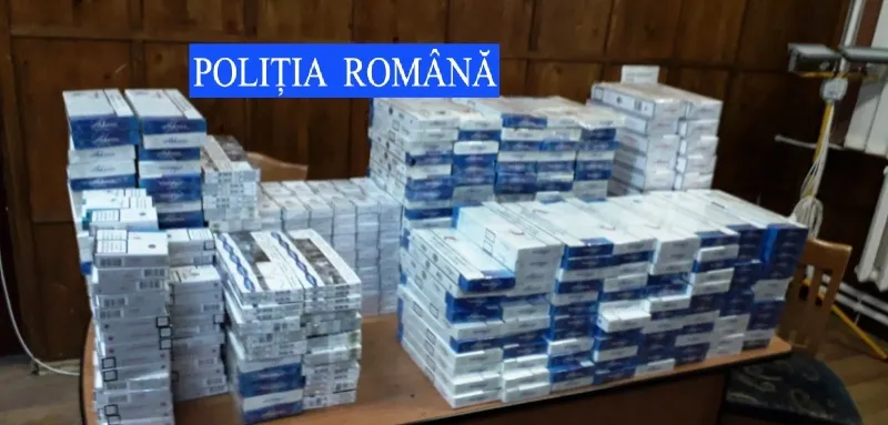 Peste 30.000 de țigarete de contrabandă găsite în niște tarabe dintr-o piață