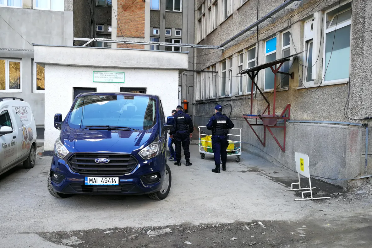 Percheziții la Spitalul Județean de Urgență din Piatra-Neamț (FOTO)