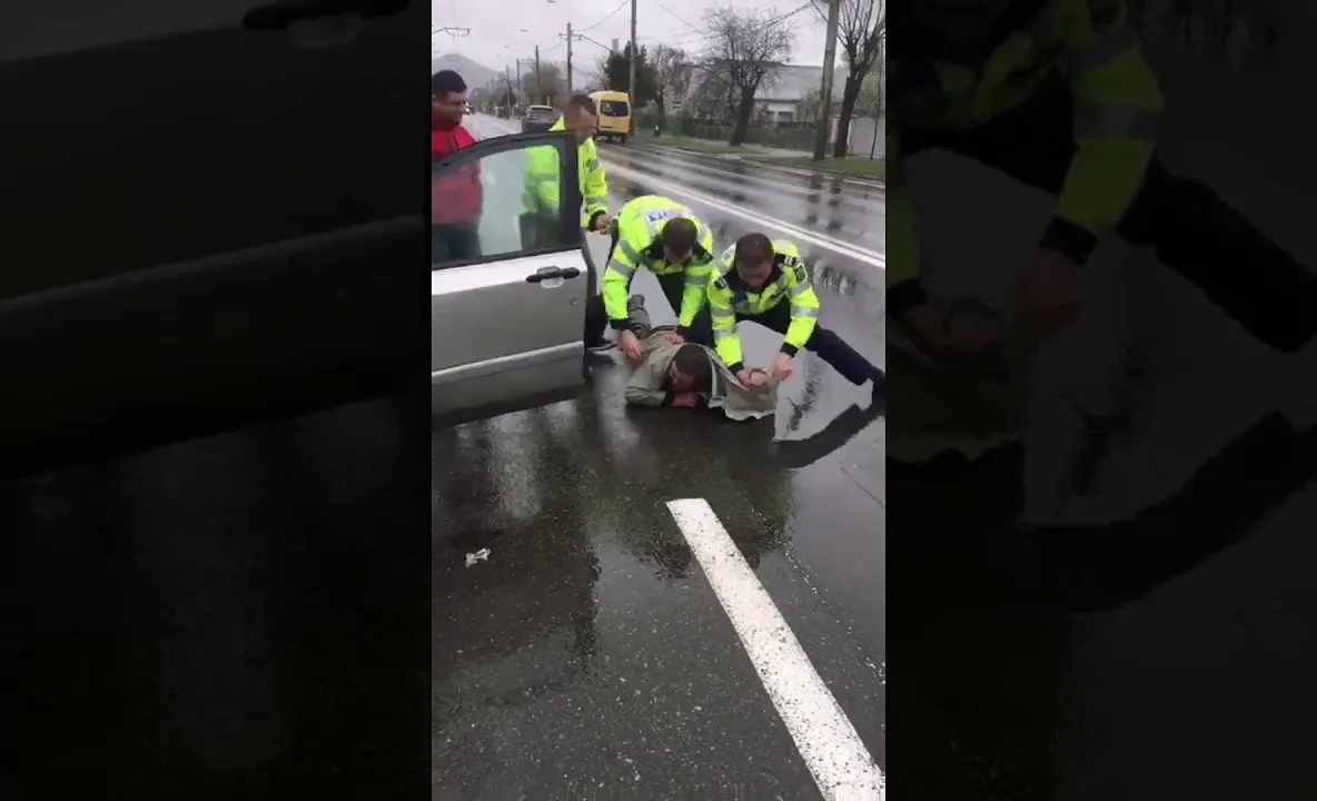 Șofer încătușat de polițiști pe stradă (FOTO-VIDEO)