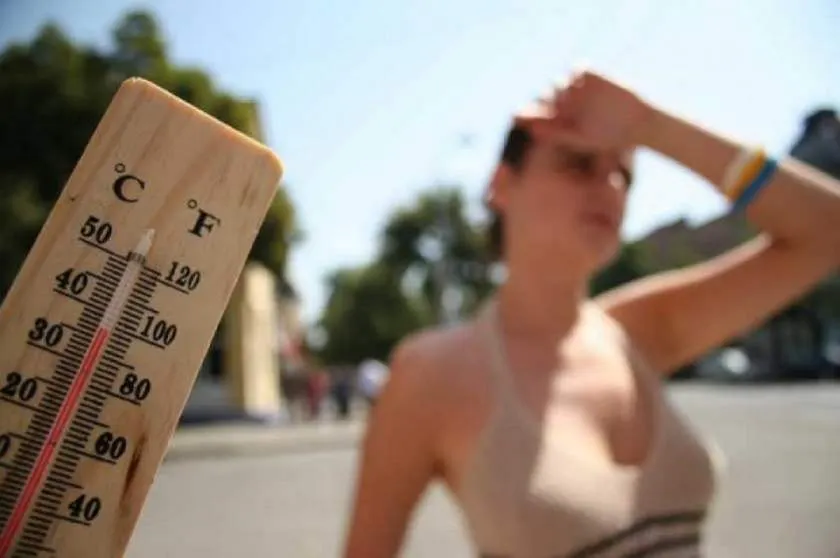 Cum ne apărăm de caniculă. Sfaturi de la ISU Neamț: evitați expunerea la soare, efortul fizic intens, nu consumați alcool