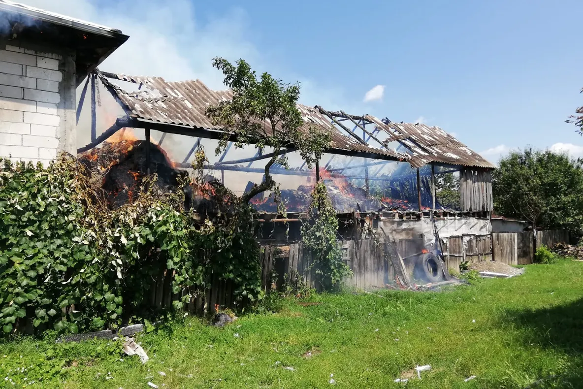 Incendiul din Moldoveni, pus intenționat de un minor de 14 ani (FOTO)