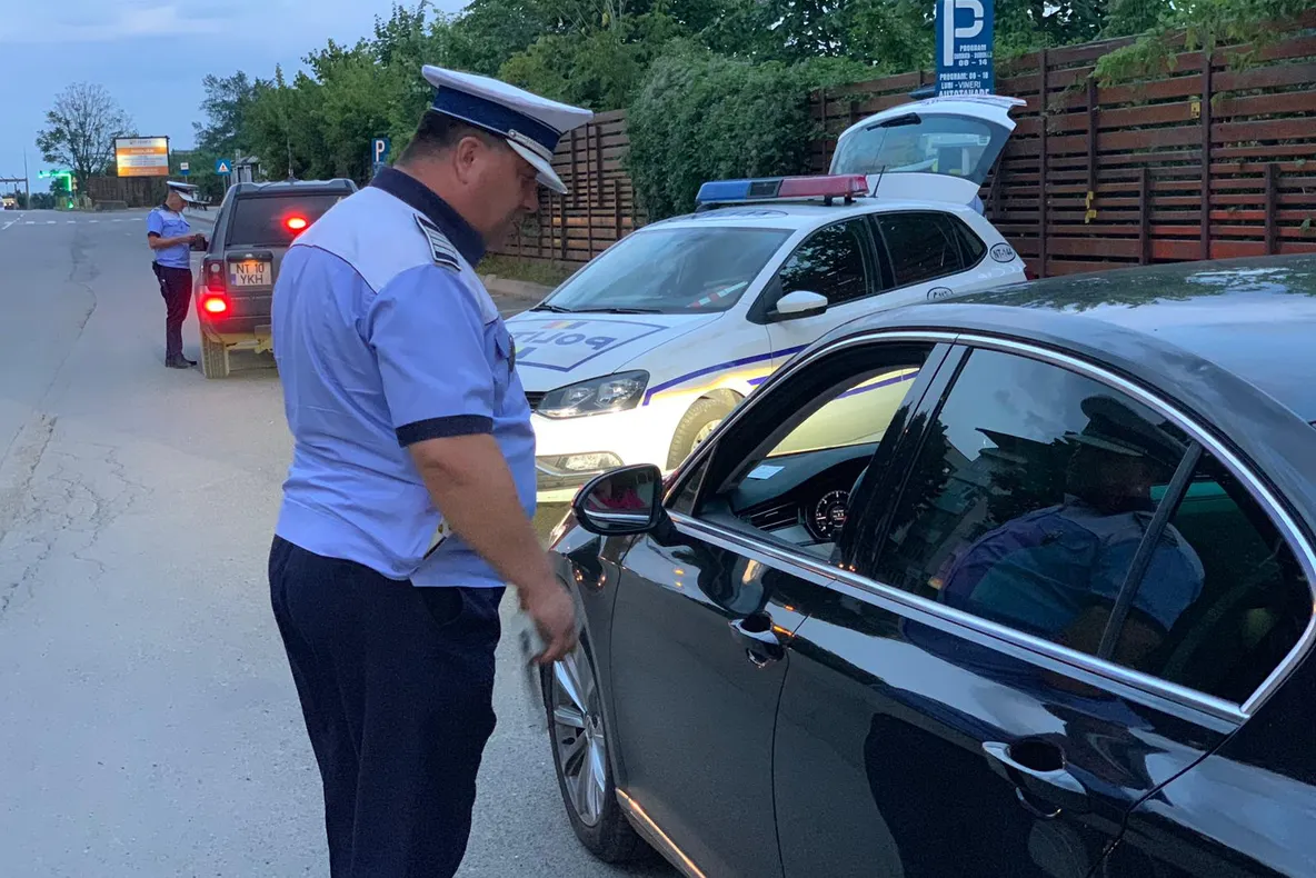 244 de șoferi prinși efectuând, în mod ilegal, transport contra-cost de persoane