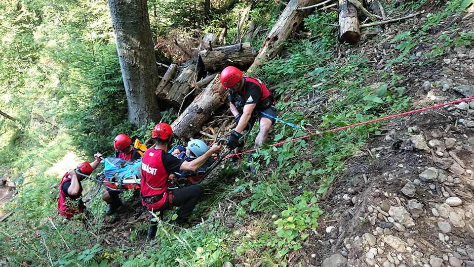 Salvamontiștii nemțeni, la datorie. Intervenție de cinci ore pentru salvarea unei persoane (FOTO)
