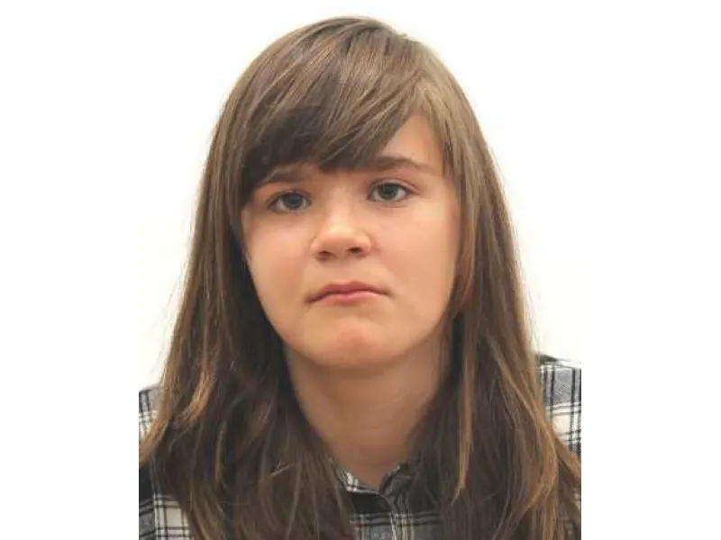 O fată de 15 ani, din Piatra-Neamț, dată dispărută (FOTO)