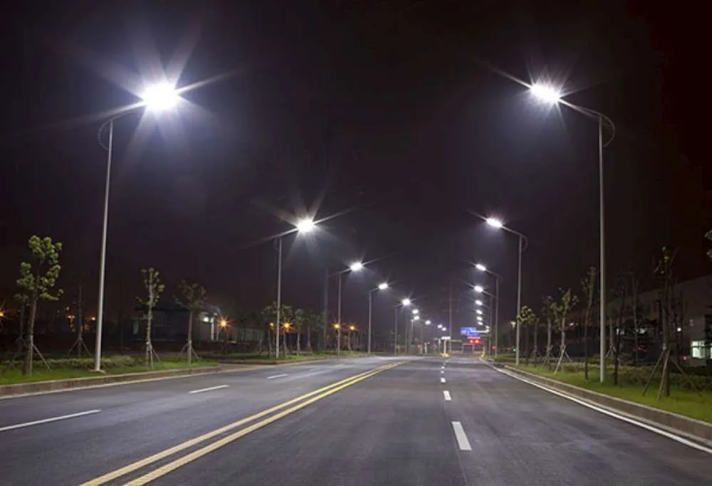 Consilierii municipali din Roman au votat proiectul de modernizare a iluminatului public