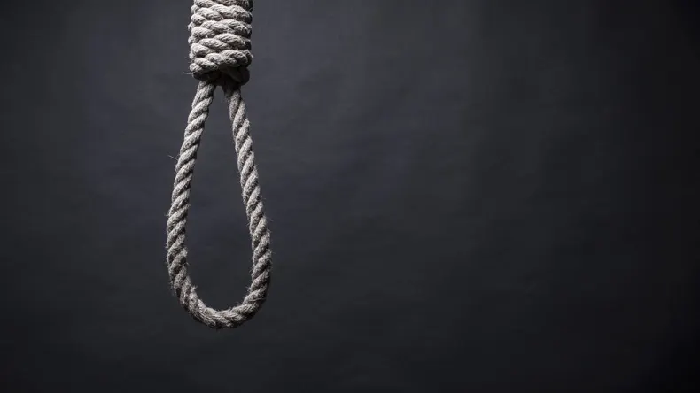 Femeie găsită spânzurată în podul casei