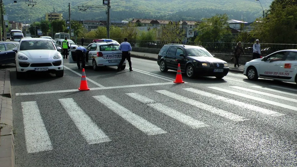 Accidentată pe trecerea pentru pietoni (FOTO)