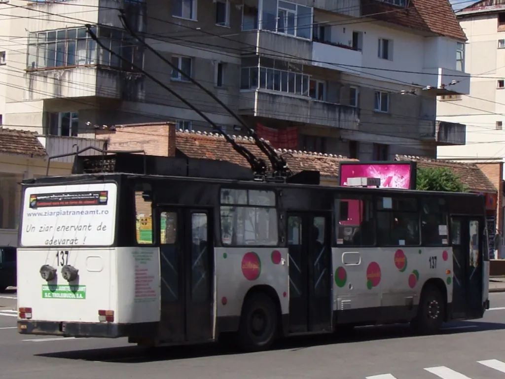În săptămâna europeană a mobilității, Piatra Neamț anunță sistarea transportului public cu troleibuze.