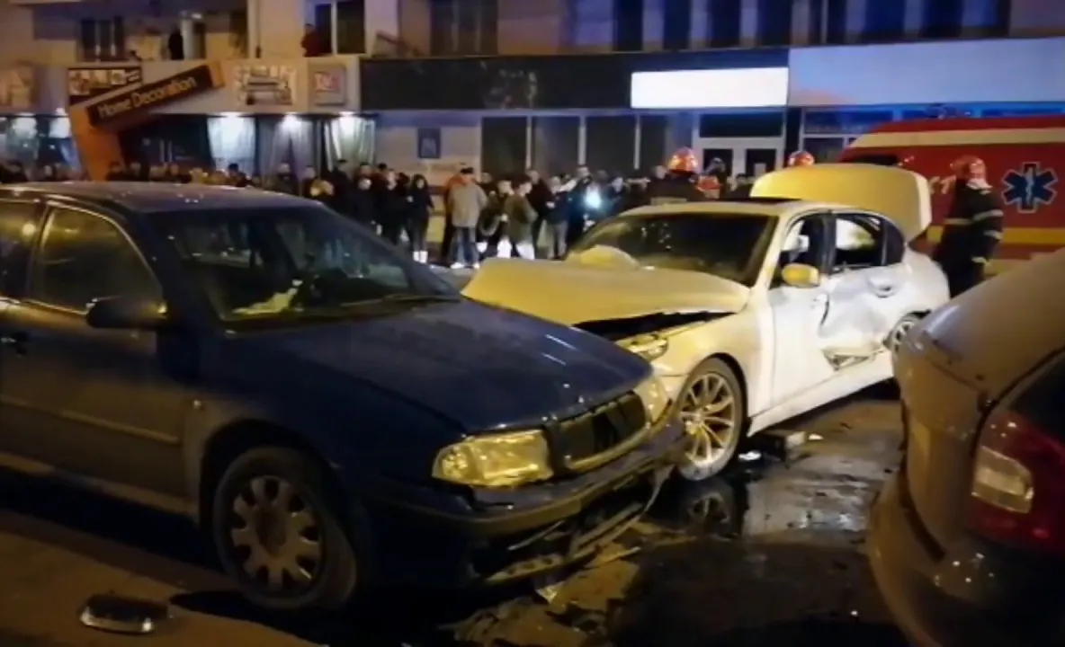 Accident cu 6 victime după un impact între 4 mașini (FOTO-VIDEO)