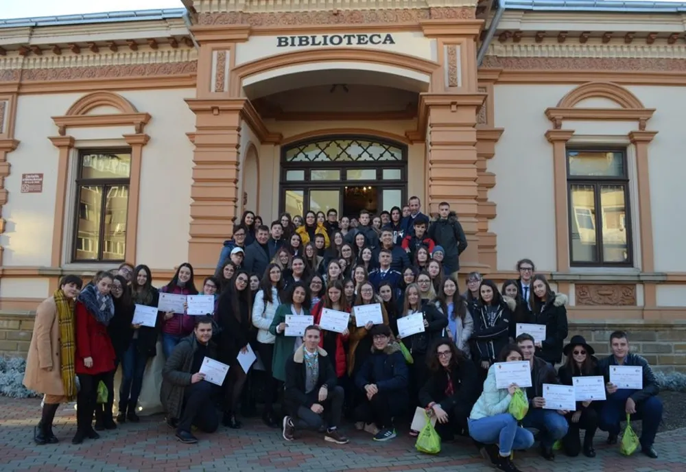 Voluntarii, premiați la Roman