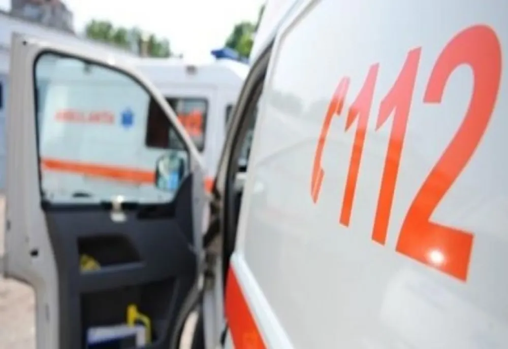 Un copil de trei ani a ajuns la spital! Micuțul, lăsat nesupravegheat, a sărit în fața unei mașini