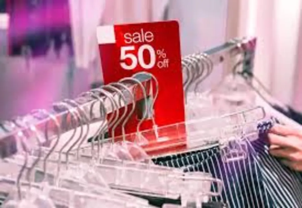 MARE ATENȚIE la reducerile de sezon! Recomandările Protecției Consumatorului