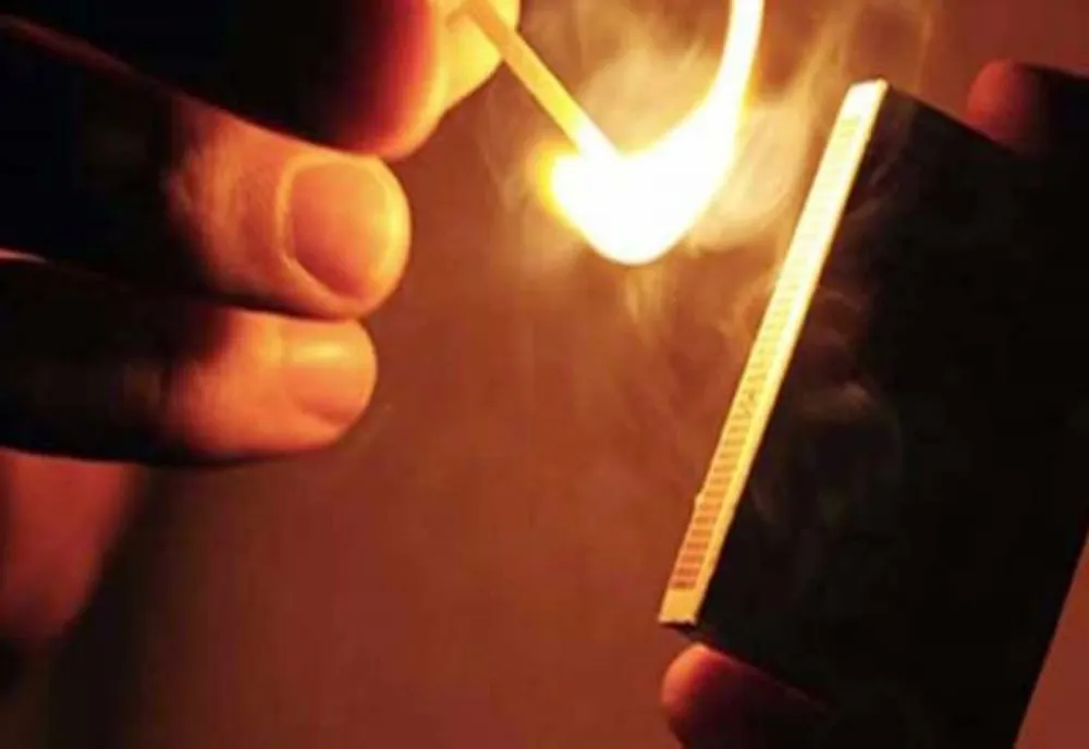 Bărbat beat a amenințat că dă foc la casă, dar a fost oprit la timp de către vecini