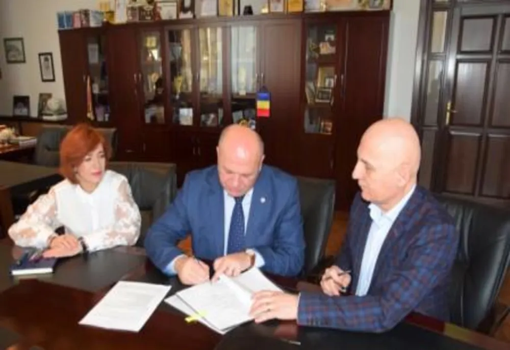 Trei noi contracte cu finanțare europeană, semnate la Piatra-Neamț