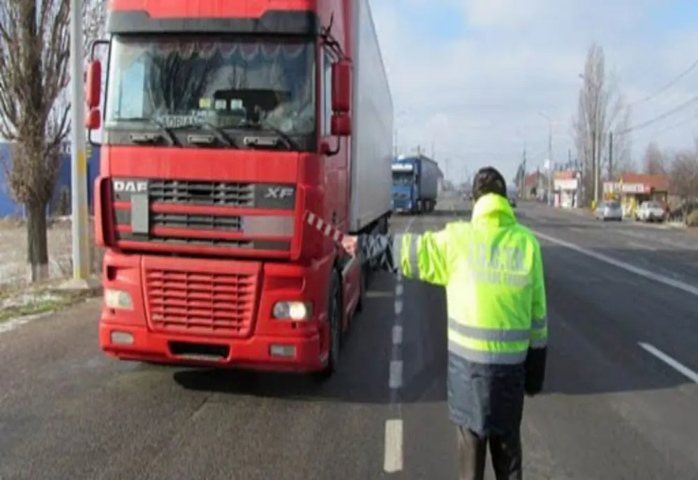 Acţiunea Truck & Bus la final: polițiștii au verificat aproximativ 400 de autovehicule și au constatat peste 200 de abateri la regimul rutier