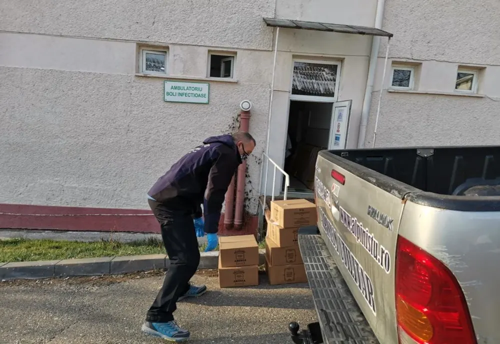 Donații către personalul medical, pompieri și polițiști, 