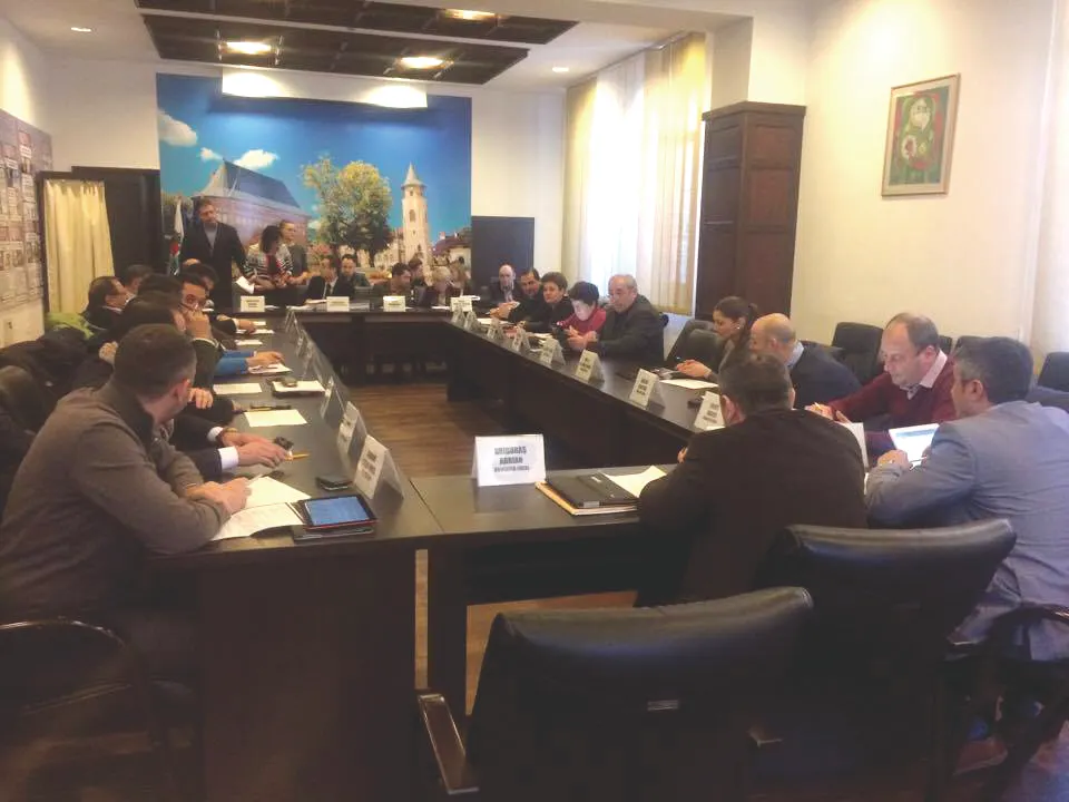 Doi consilieri municipali, ”pe făraș”. ALDE Piatra-Neamț le-a ridicat sprijinul politic
