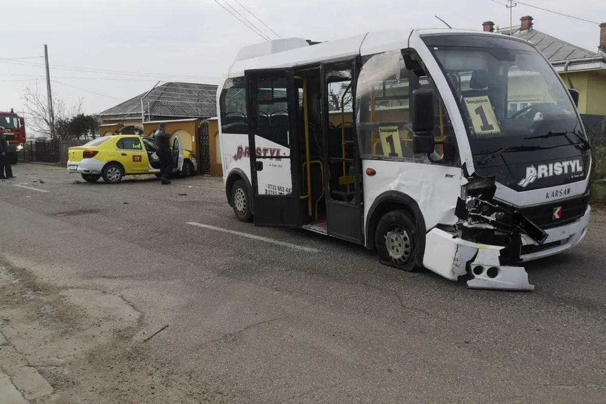 Accident cu trei victime în Roman