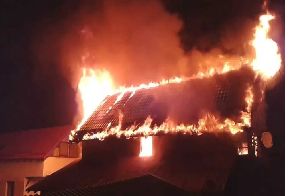 Chilii în flăcări la Mănăstirea Agapia (VIDEO)