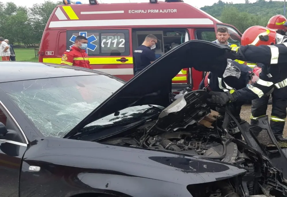 Accident cu victimă încarcerată la Piatra Șoimului