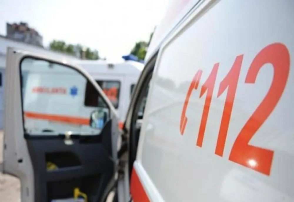 Lovită de mașină pe marginea drumului, în Boțești. Fetița a ajuns la spital