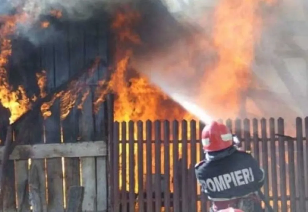 Incendiu în Zărnești din cauza unui aragaz