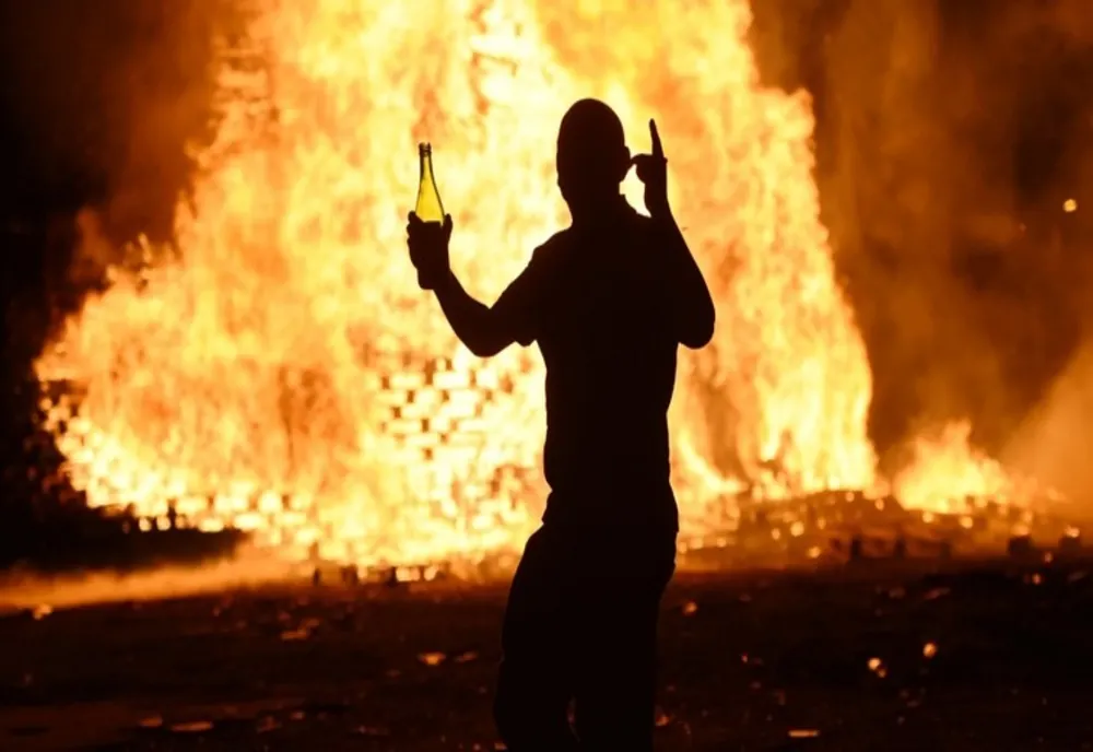 La beție a incendiat o anexă gospodărească! Acum are dosar penal