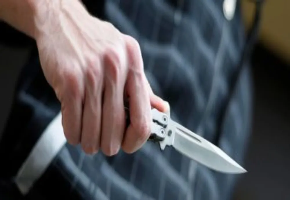 Agresorul care a lovit cu cuțitul un bărbat care s-a băgat să apere o femeie agresată, a fost prins!