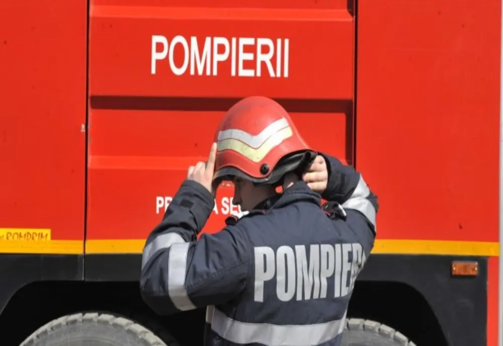 Incendiu în Țolici! Proprietara a suferit atac de panică, o persoană în scaun cu rotile a fost evacuată!