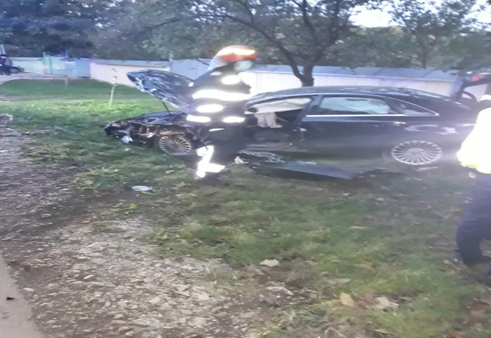 Accident la Petricani. O persoană a avut nevoie de îngrijiri medicale