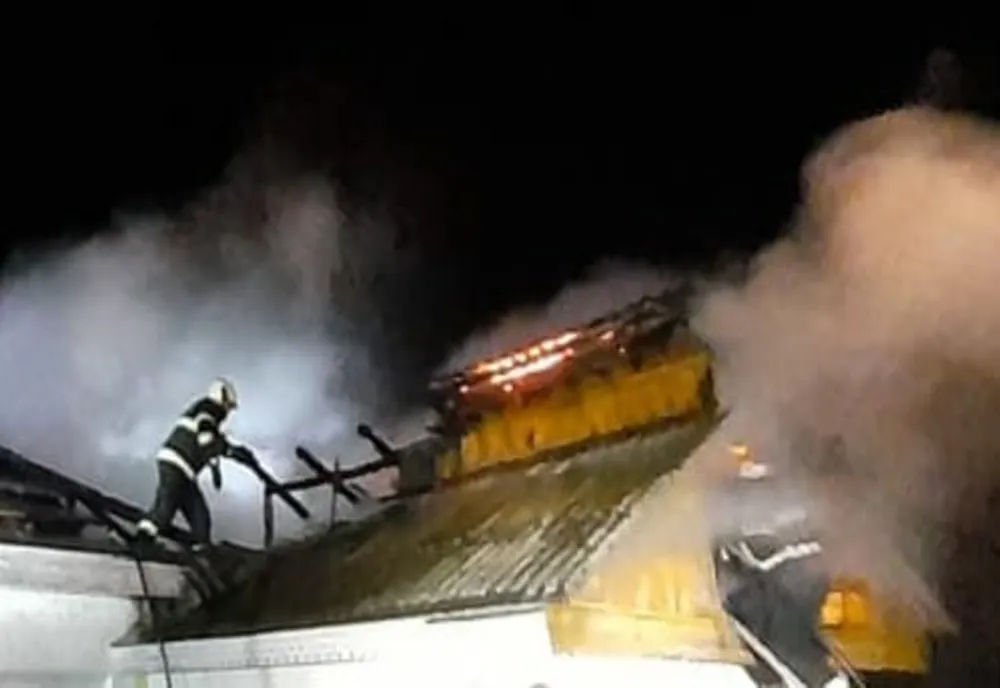 Incendiu la o casă de adunare a unui cult religios (FOTO)