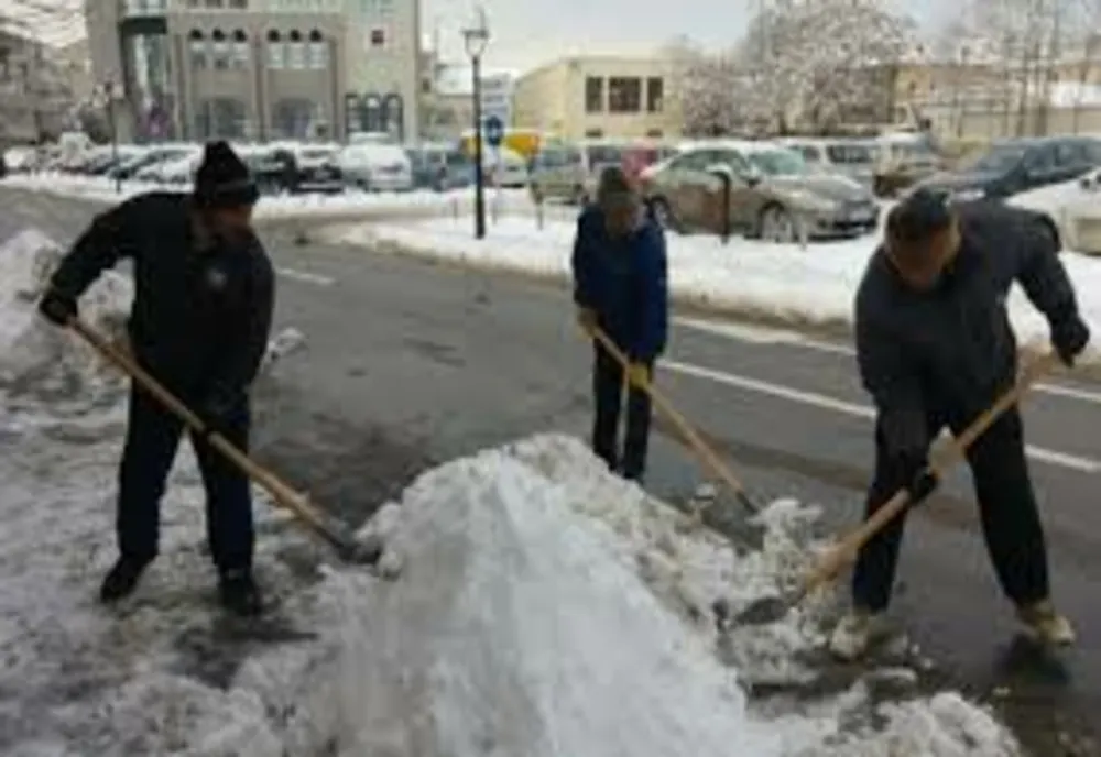 14 ”leneși” din Piatra-Neamț au rămas fară ajutorul social