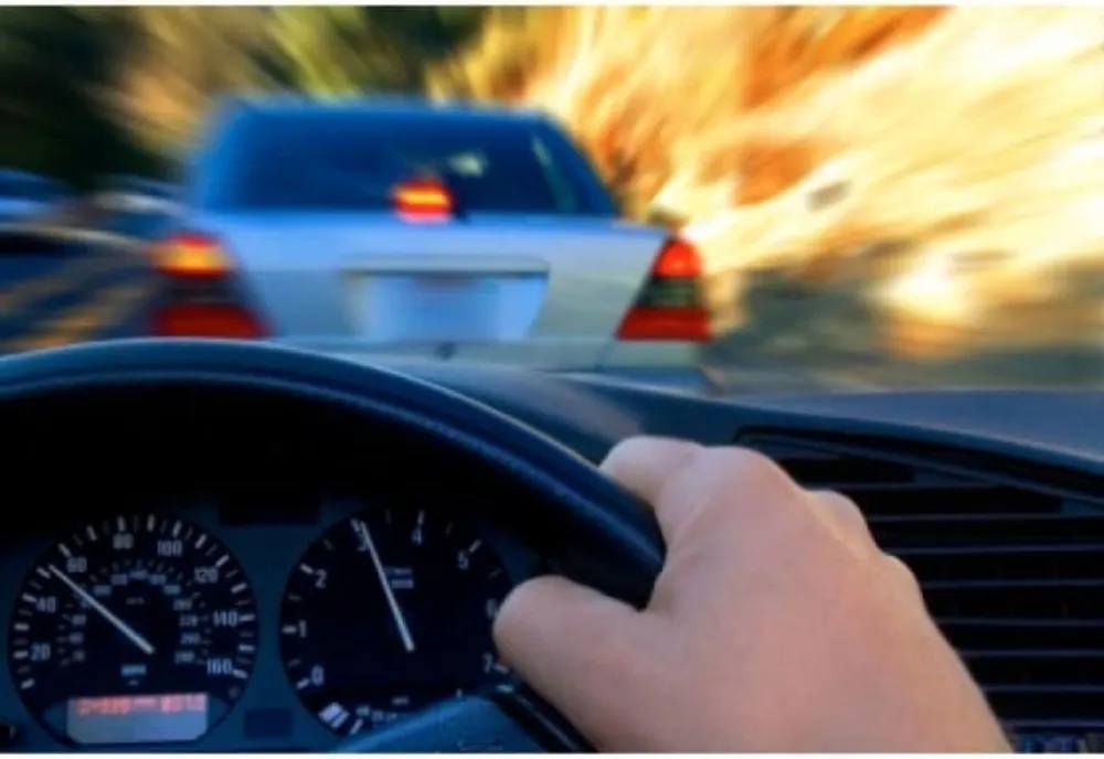 Un tânăr din Neamț a rămas fără permis pentru că „zbura” prea jos!