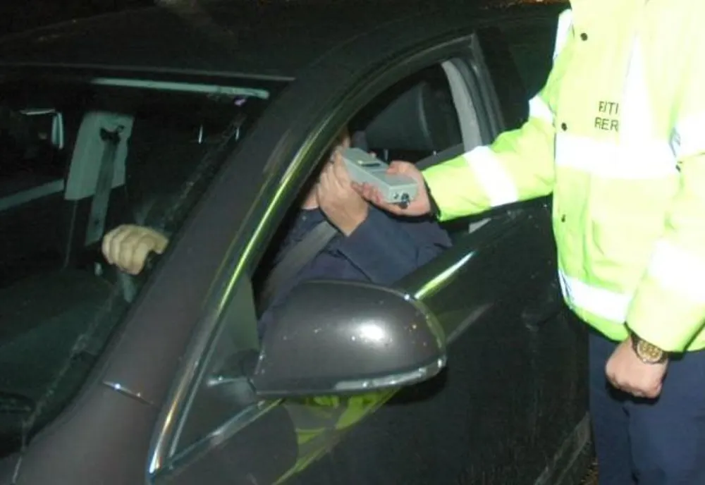 Depistat de poliţişti la volan cu o alcoolemie de 1,59 mg/l alcool pur în aerul expirat