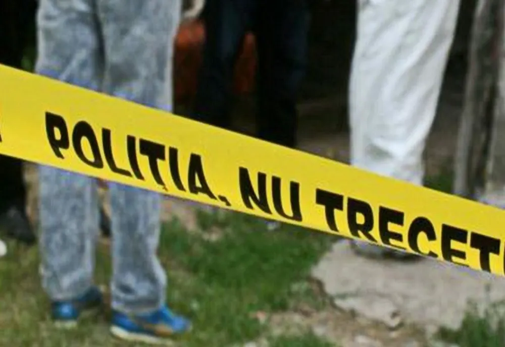 Un bărbat din Roman s-a sinucis. S-a împușcat în cap cu un pistol. Cine a descoperit cadavrul