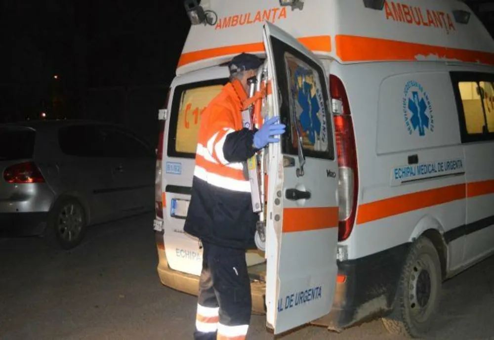 Carambol în Roman! Trei persoane au fost transportate la spital!