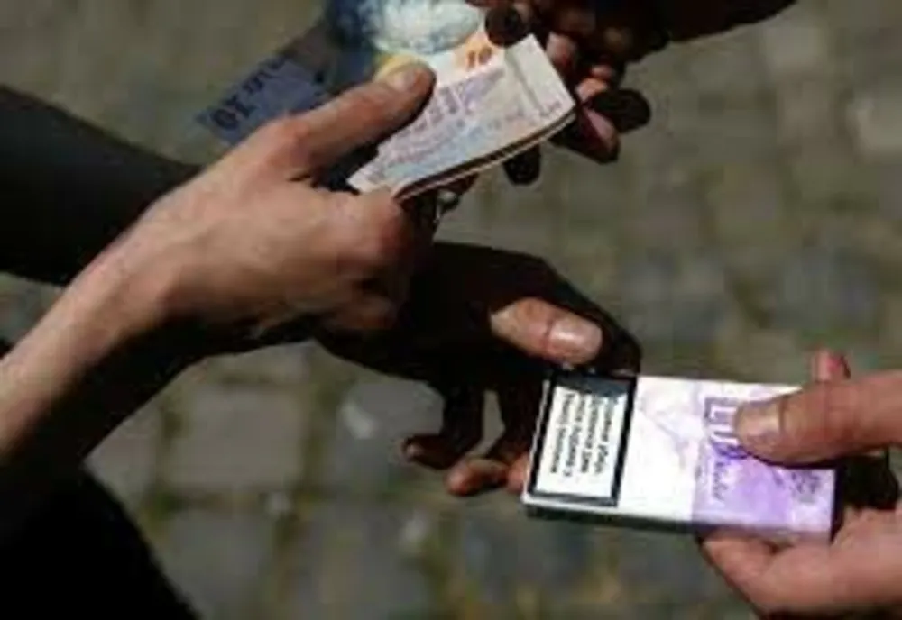 Trei inşi au fost prinşi vânzând ţigări de contrabandă!